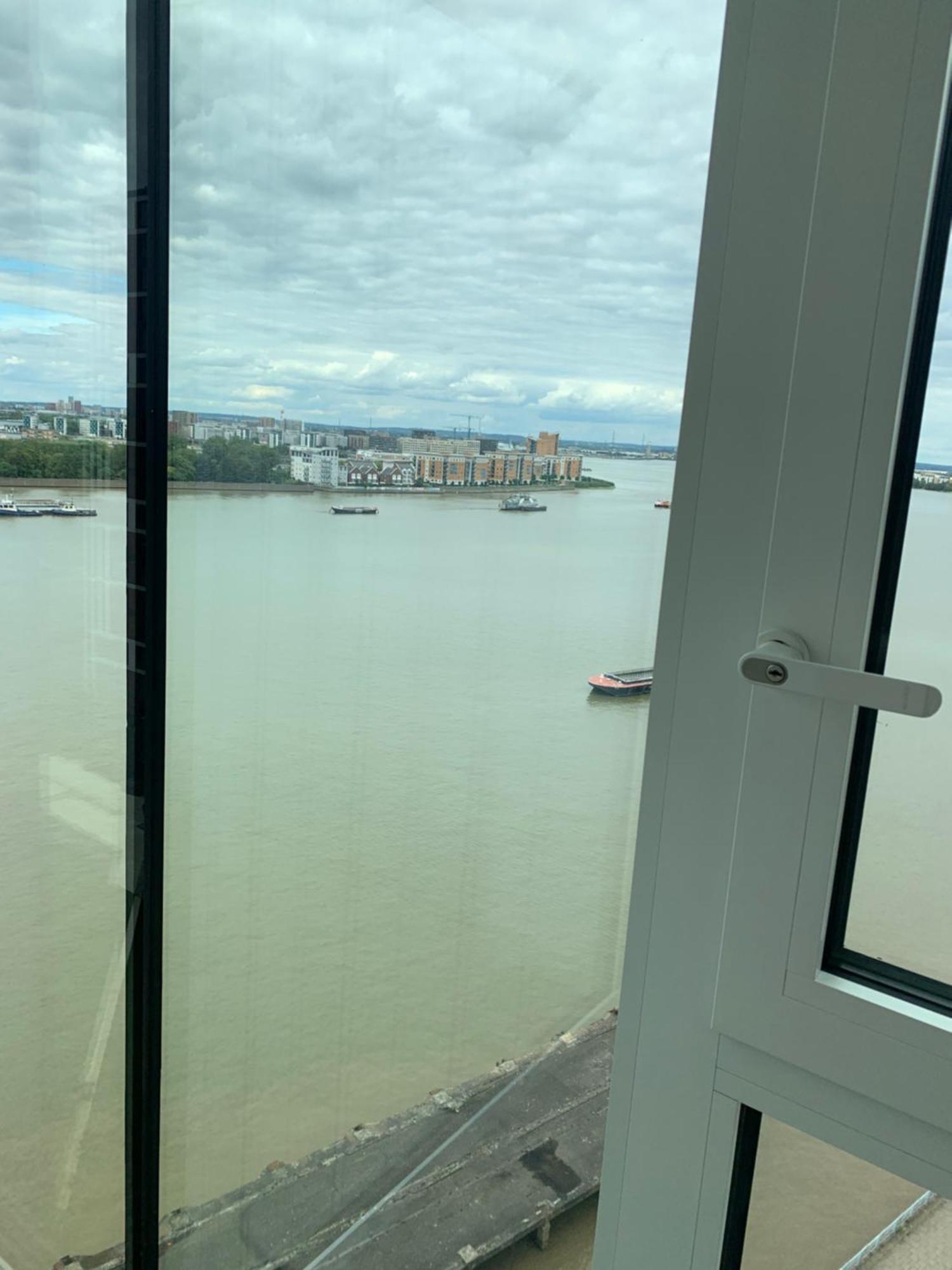 Luxury Riverside Apt With Easy Access To Central London, O2, Excel Centre And Parking Buitenkant foto